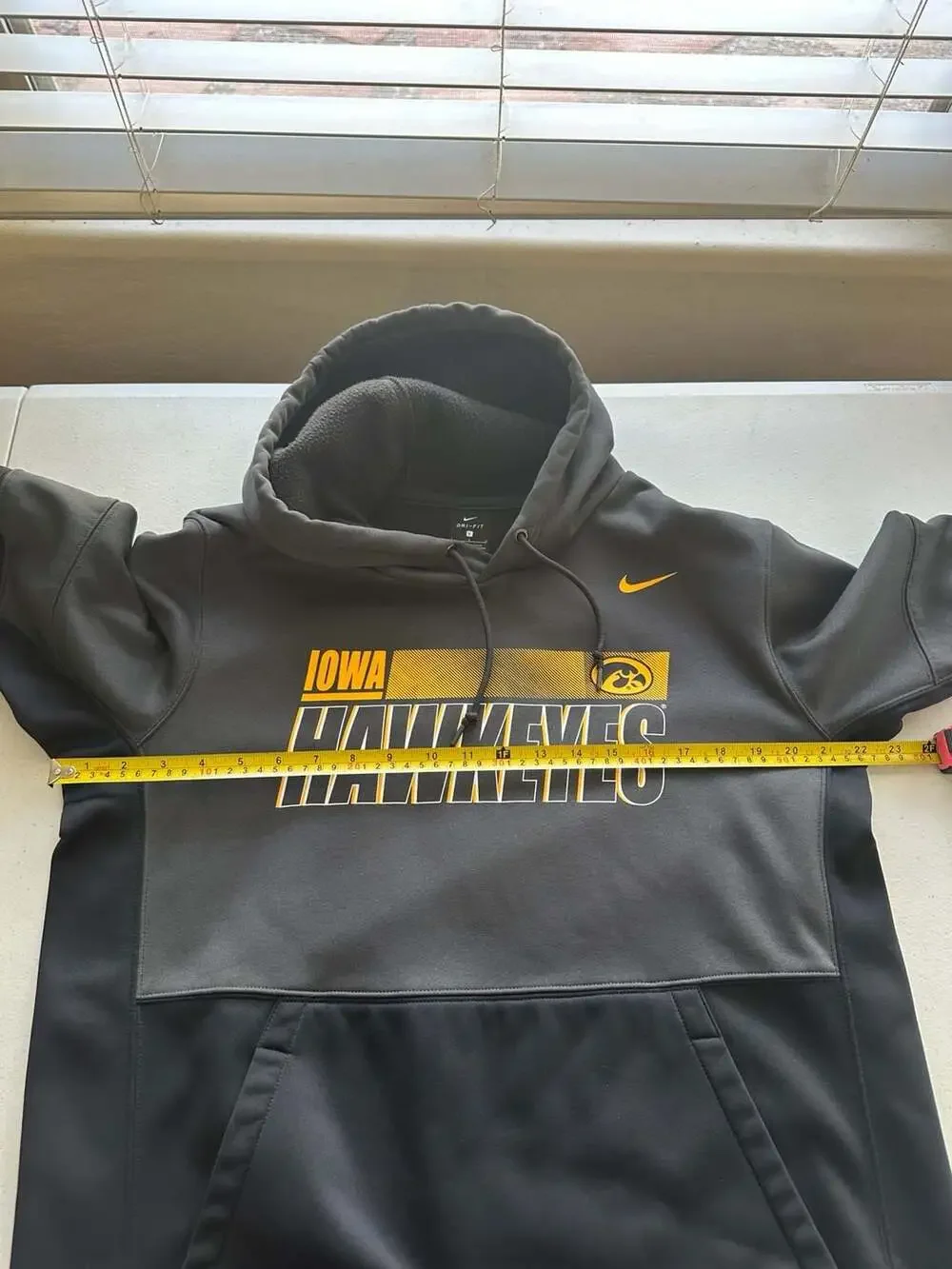 Nike Therma Dri-FIT On Field Iowa Hawkeyes Hoodie Men’s L Gray Black